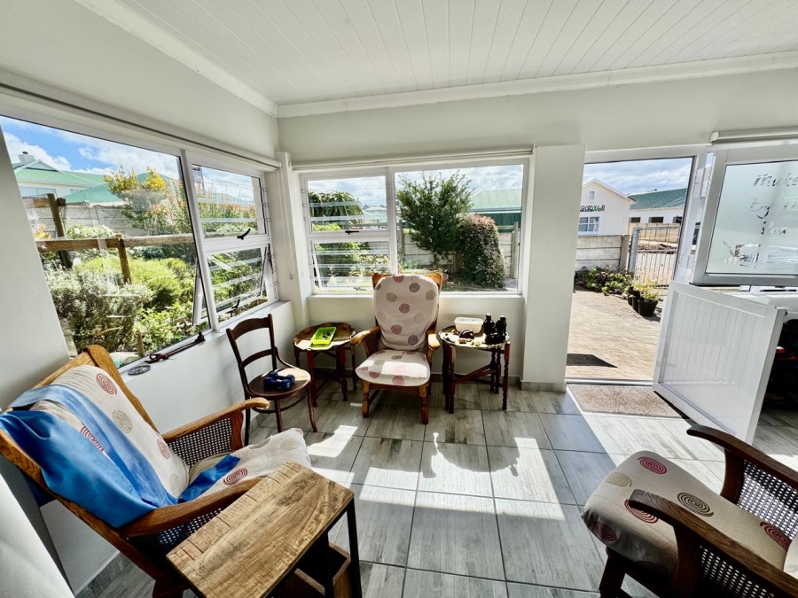 To Let 3 Bedroom Property for Rent in Stilbaai Wes Western Cape